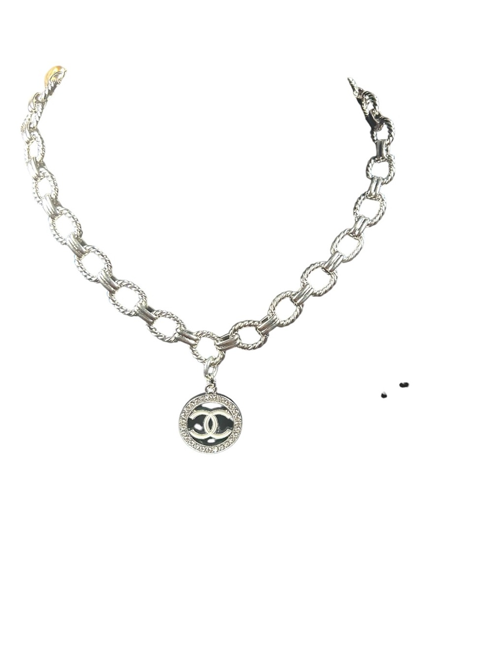 Fashion Jewelry Silver-Tone Rope Link Necklace with white-Medallion